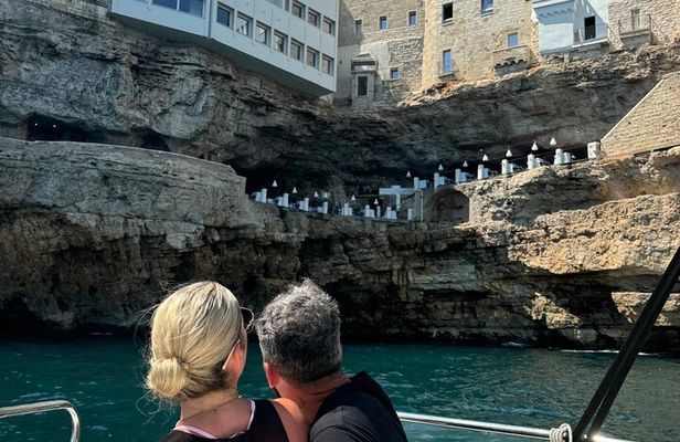 Boat tour from Monopoli to the Polignano caves with aperitif