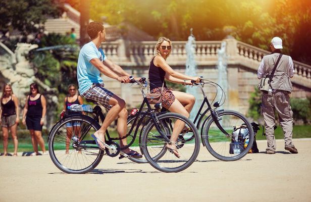Barcelona Guided Bike Tour with Tapas and Wine