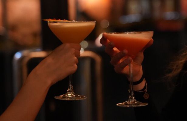 Masterclass Cocktail in a Sumptuous Bar in Nice