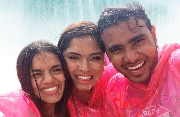 Niagara Falls Walking Adventure Boat Ride and Parkway Views