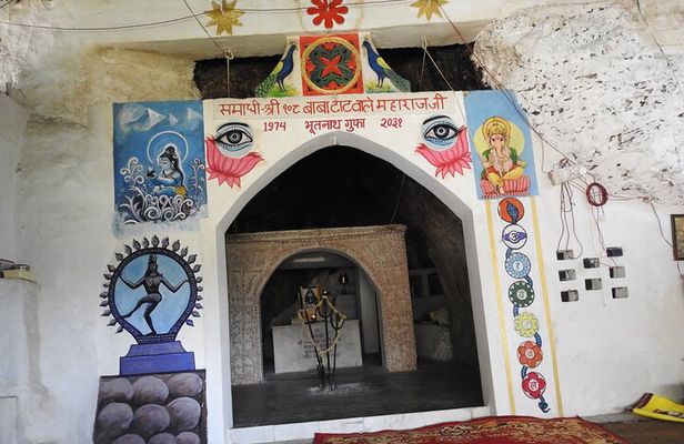 Ashrams, Caves & Sacred Vibes Tour along the Ganges in Rishikesh