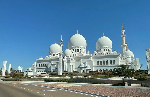 From Dubai: Private Abu Dhabi City and Cultural Tour