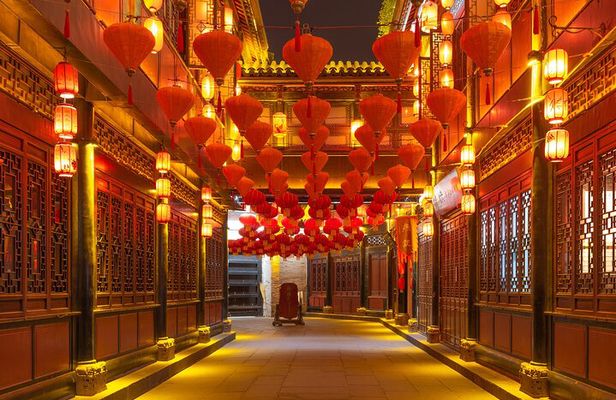 Chengdu City Walking Tour with Food and Culture Stops