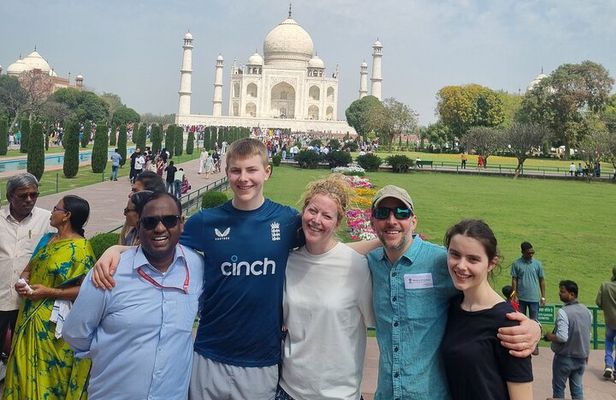 Agra Half-Day Tour: Taj Mahal & Agra Fort