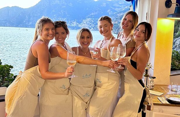 Pasta & Tiramisù: Cook, Lunch & Beach Day in Amalfi Coast!