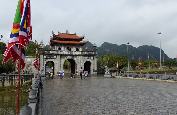 Hoa Lu: History, Culture, and Food Half-Day Tour