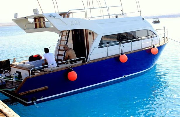 Private Yacht to 2 island with Snorkeling and lunch in Hurghada