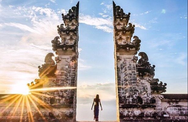 East Bali Tour: Gate of Heaven, Water Palace, Sleeping Gajah