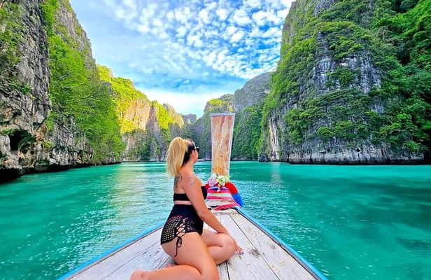 Phi Phi Island Exploration by Private Longtail Boat & Lunch