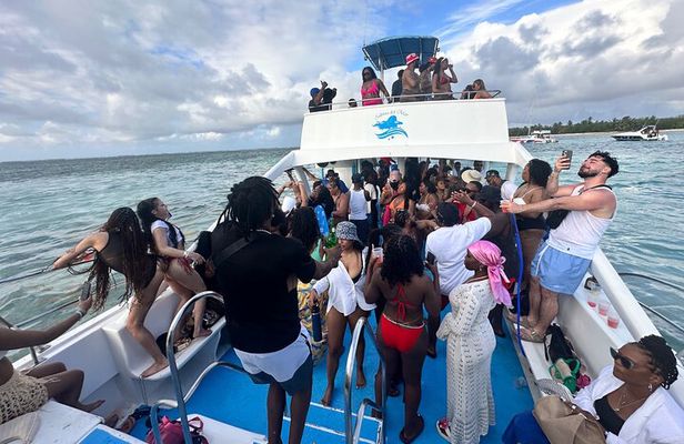 Hip Hop Beat and Live Dj Adults Only Party Boat and Free drinks