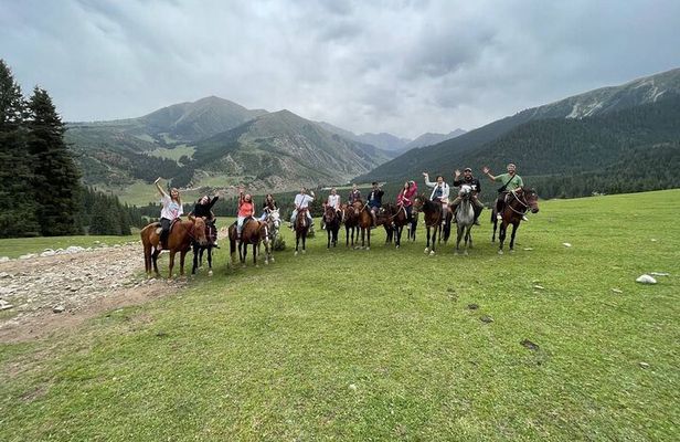 5-Days To Experience : Kyrgyz Nomadic Life Around Issyk Kul Lake 