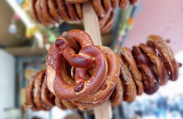 Hamburg Food Tour with Full Meal & Drinks by Do Eat Better