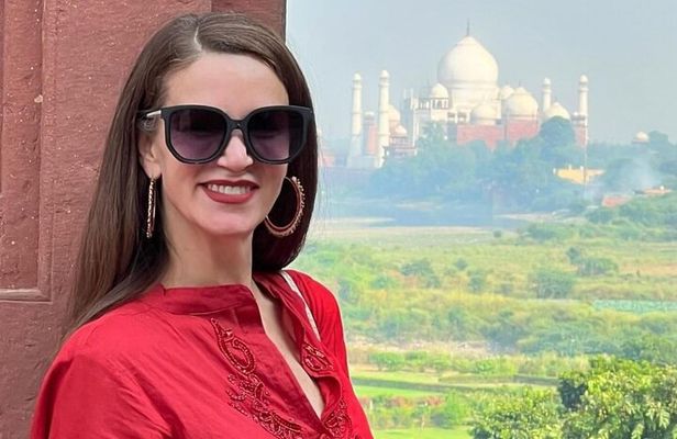 Sunrise Taj Mahal, Agra Fort & Baby Taj Tour from Delhi by Car