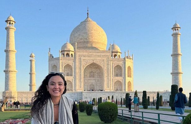 From Delhi Private Taj Mahal Agra Fort Tour and Drop Jaipur