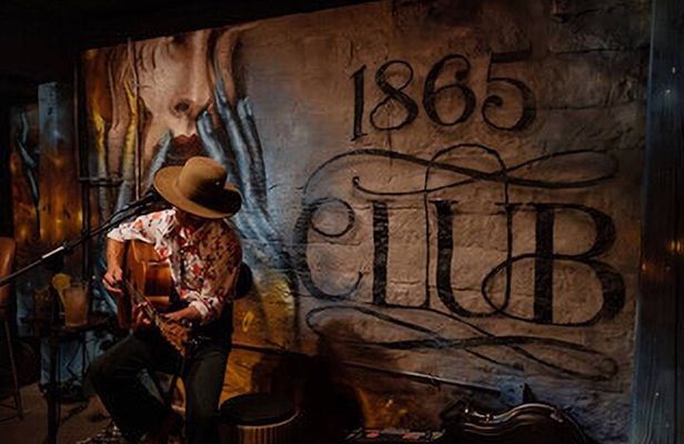 A Luxurious TWW Experience at 1865 Club