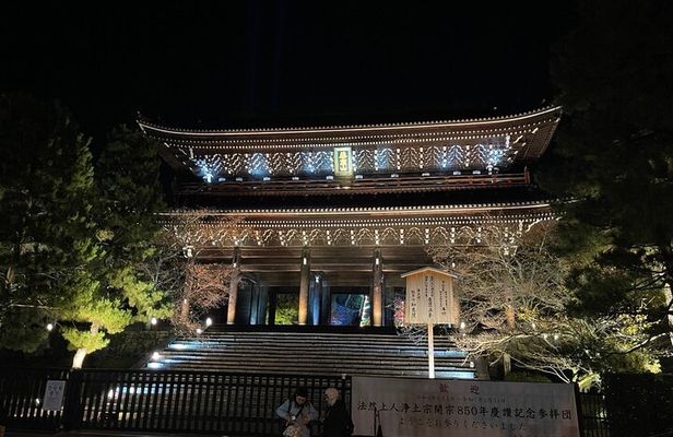 With someone you love: Illuminated Kyoto Tour by Bicycle