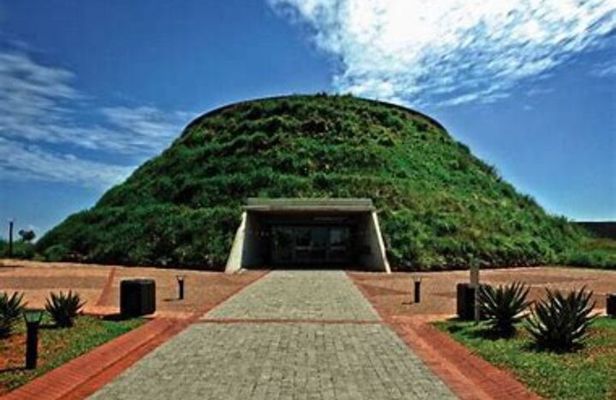 Cradle of humankind and Maropeng halfday guided tour