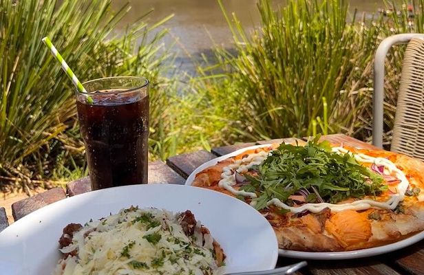 Melbourne Tours Walk the Yarra and Historic Boathouse Lunch