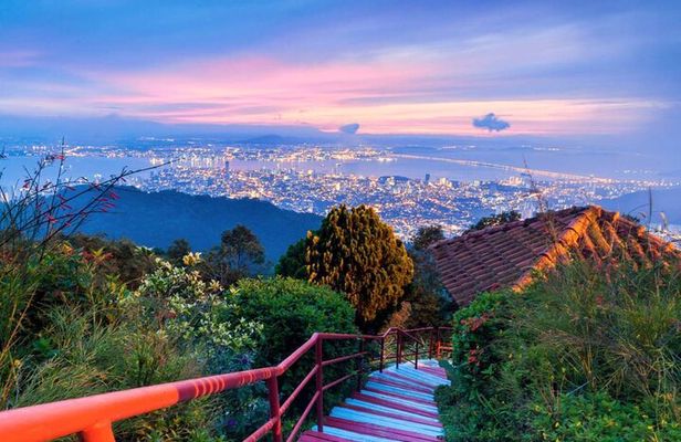 Fast Lane Penang Hill with Kek Lok Si Temple private tour