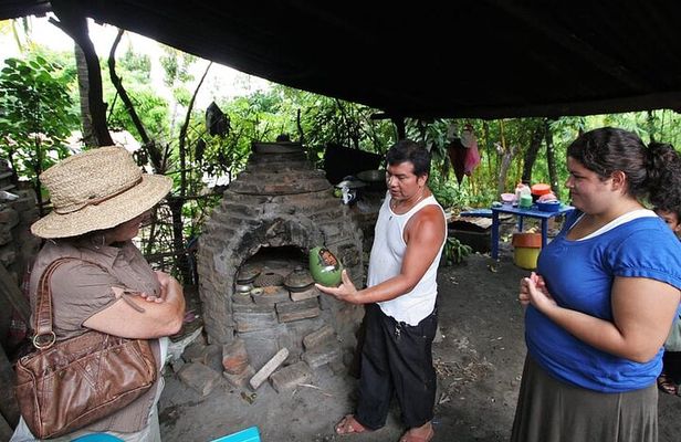 Full Day Tour Masaya Volcano, Art Market and White Villages