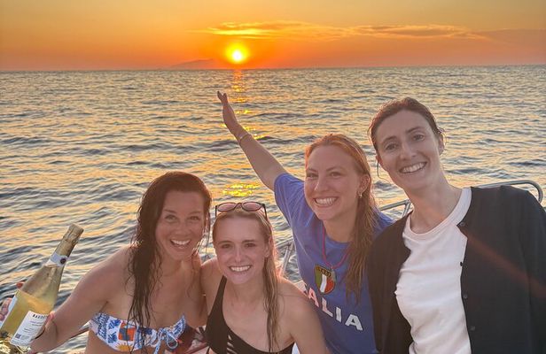 Sorrento Sunset Experience With Prosecco, Limoncello and Snacks