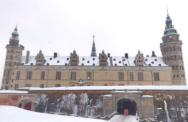 Castle, Palace and Cathedral Full-Day Winter Tour