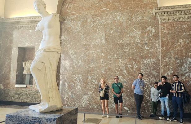 Louvre Museum Small-Group English Guided Tour