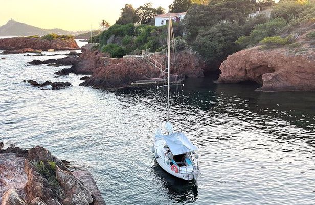 Private sailing excursion & Provencal picnic