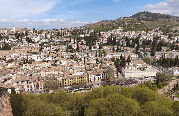 Walking tour in Granada city : Albaicín, city center, Sacromonte.