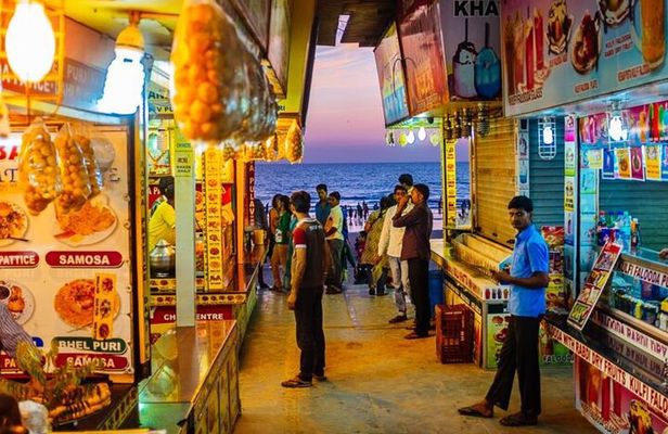 Mumbai Street Food & Beach Tour with 10+ Tastings