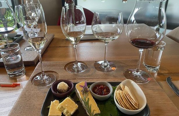 Signature Saturday Wine Tour
