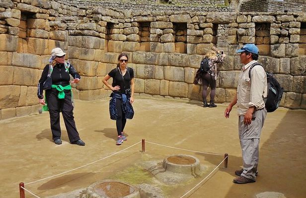 Private Guided Tour in Machu Picchu 