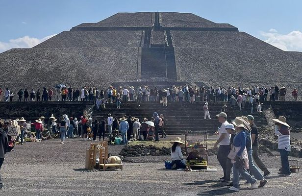 Teotihuacan Private Tour with Visit Rest La Gruta or Cave