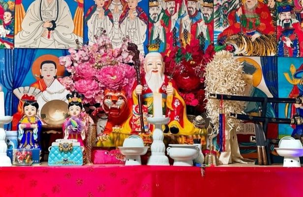 Spiritual Adventure : Into Inwangsan and Korean Shamanism