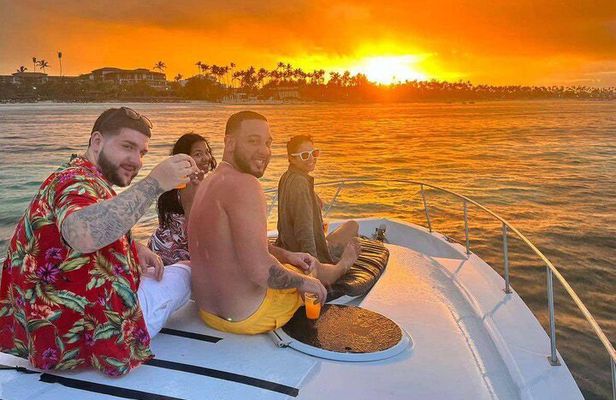 BBQ Luxury Yacht with Premium Bar and Snorkeling