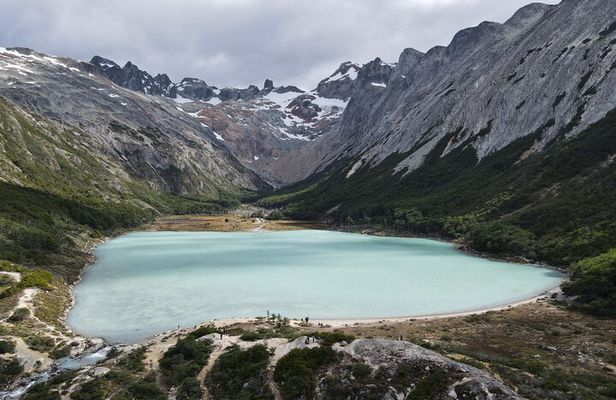 Trekking Emerald Lagoon