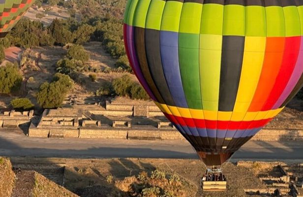 Private transportation + Balloon flight + Breakfast in the Cave