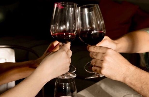 Etna Wine and Food Tasting in an Sicilian Home in Taormina