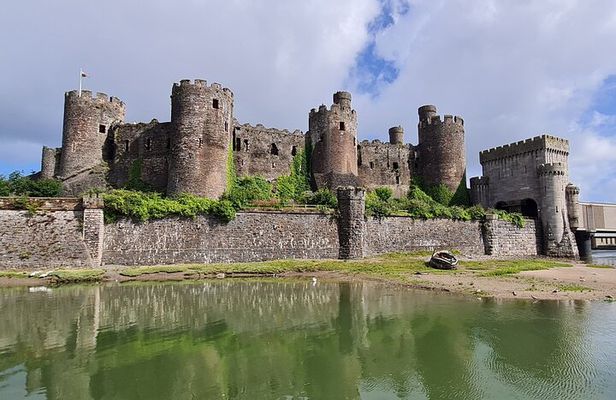 Open Group Guided Tour of Conwy Castle with an Official Guide