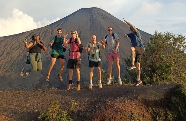Private Pacaya Volcano Tour from Antigua