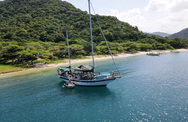 Sail to Tayrona Park with Lunch, Snorkeling and Paddle