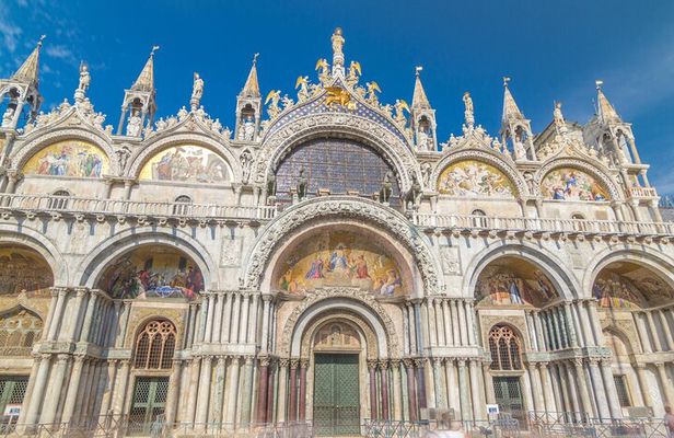 Saint Mark’s Basilica: A Guided Tour Through Gold and Legend