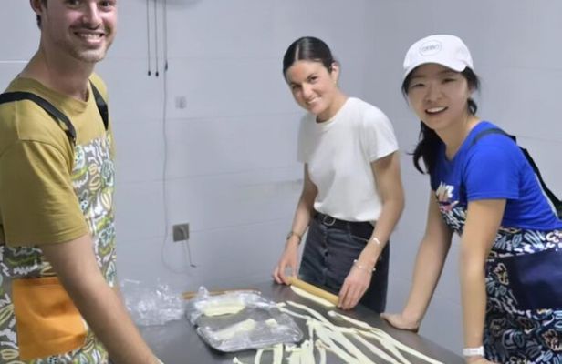 Xi'an Noodle Making and Tea Tasting Experience