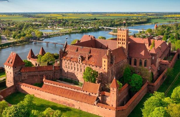 From Gdansk Malbork Castle Guided Tour with Hotel Pick Up