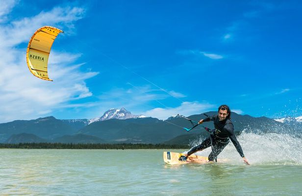 Boat Assisted Kiteboarding Lessons in Squamish