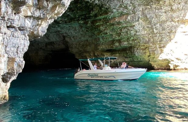 Malta: Private Boat Trip to Comino, Blue Lagoon & Gozo