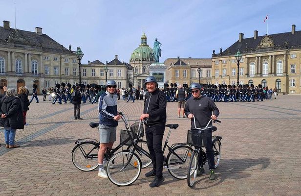 2.5 Hour Must See Bike Tour Adventure in Copenhagen
