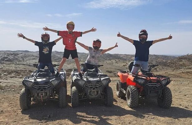 Quad Agafay camel ride, swimming pool, dinner and show.