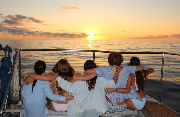 Oahu: Sunset Snorkel Cruise Dolphin Watch and Dine Hawaiian Style