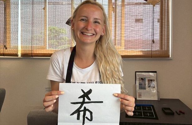 Asakusa：Japanese Calligraphy & Make your original folding fan!